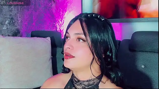 Snapshot of Emmaa_Saenz_ chatting on 30, 10, 2025 Emmaa Saenz  online show from 30, 10, 2025