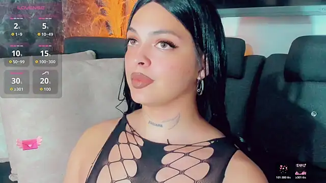 Emmaa Saenz  online show from 29, 5, 2026