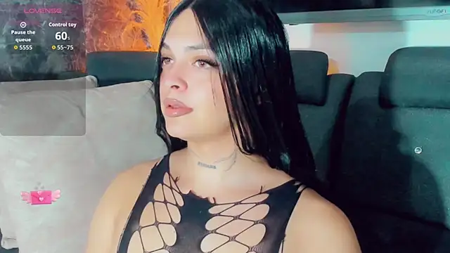 Emmaa Saenz  online show from 30, 5, 2026