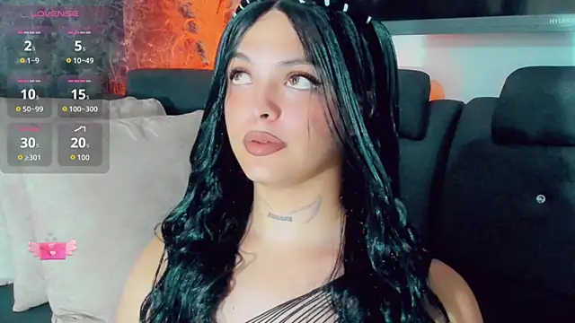Emmaa Saenz  online show from 31, 5, 2026