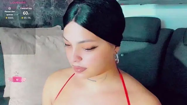Emmaa Saenz  online show from 12, 6, 2026