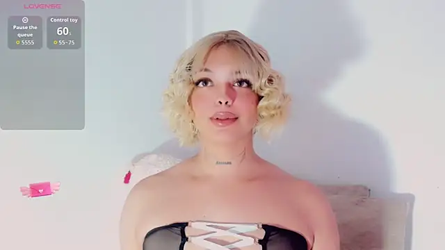 Emmaa Saenz  online show from 21, 7, 2026