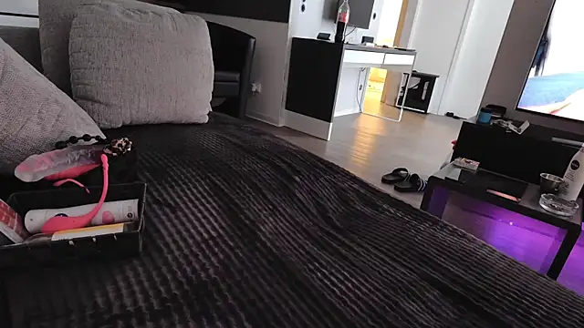 Hot ToyBoy6974 online show from 14, 3, 2025