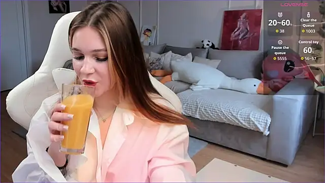 Frau Lina online show from 1, 5, 2026