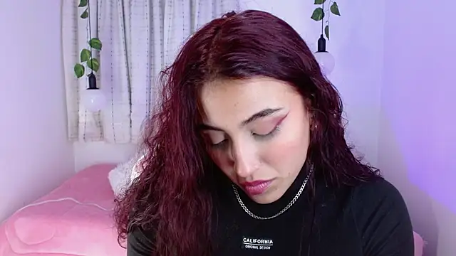 Snapshot of veronicaxx69 chatting on 17, 12, 2024 veronicaxx69 online show from 17, 12, 2024