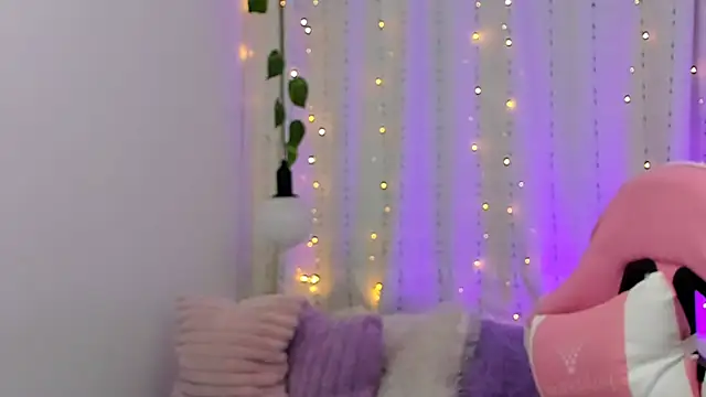 Snapshot of veronicaxx69 chatting on 8, 3, 2025 veronicaxx69 online show from 8, 3, 2025