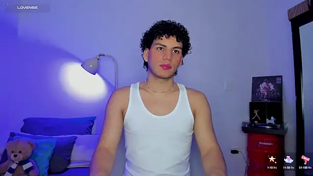 Snapshot of Curlblue chatting on 15, 10, 2025 Curlblue online show from 15, 10, 2025