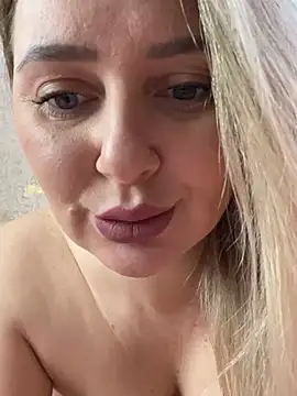 LadyLolyPop  online show from 5, 3, 2025