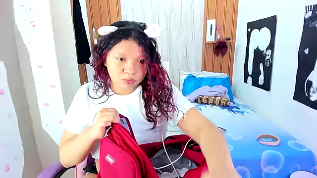 Emily Coper18 online show from 17, 7, 2026