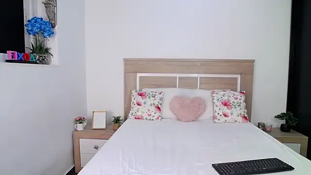 Snapshot of AylinRoss chatting on 20, 9, 2025 AylinRoss online show from 20, 9, 2025