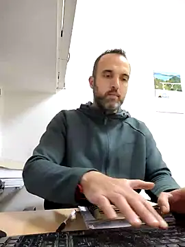 leon3875 online show from 8, 3, 2025