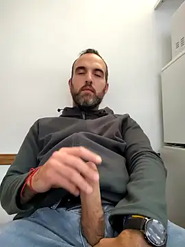 leon3875 online show from 11, 3, 2025