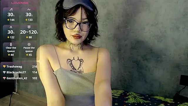 Snapshot of LizzieLight chatting on 16, 12, 2024 LizzieLight online show from 16, 12, 2024