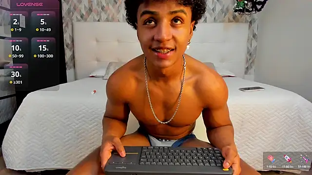 Snapshot of MagnusKing_ chatting on 1, 2, 2025 MagnusKing  online show from 1, 2, 2025