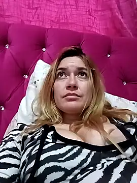 Izury Blondee online show from 10, 2, 2025