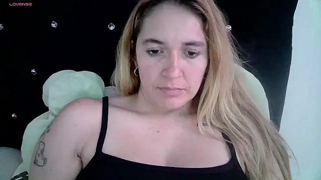 Izury Blondee online show from 23, 2, 2025