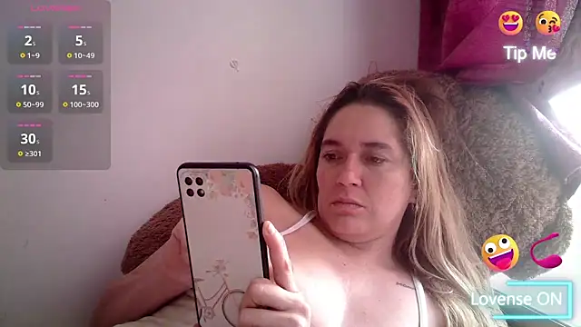 Izury Blondee online show from 1, 3, 2025