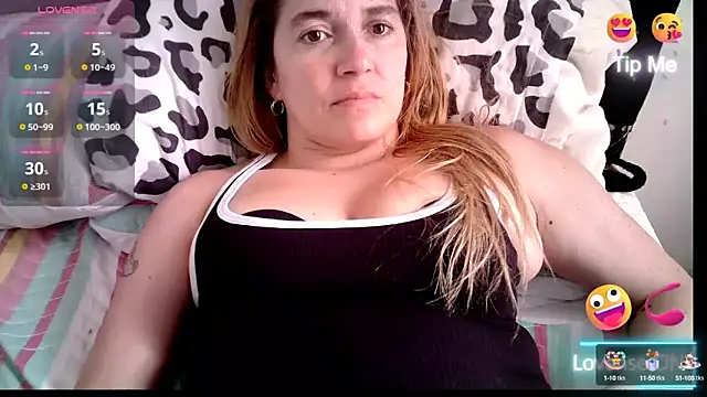 Izury Blondee online show from 8, 3, 2025