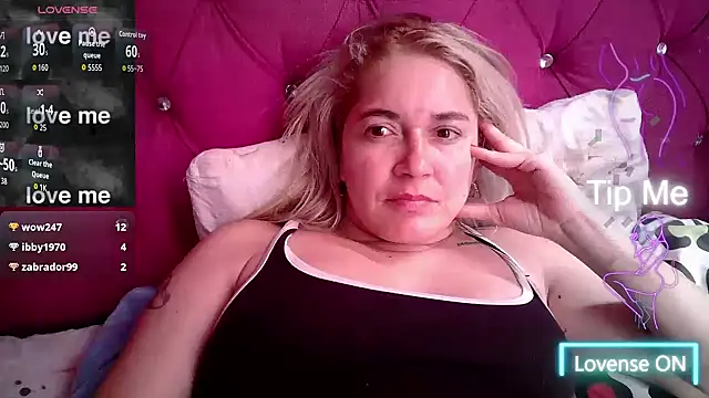 Izury Blondee online show from 23, 9, 2025