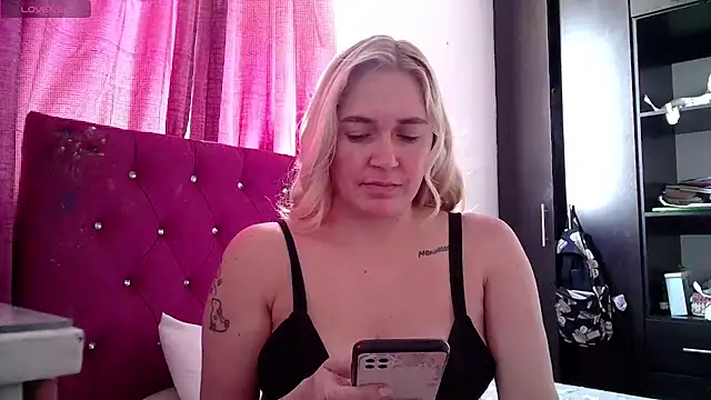 Izury Blondee online show from 22, 10, 2025