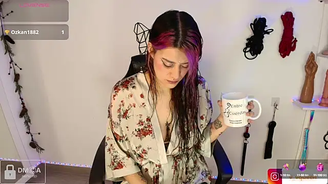 Snapshot of Violet-Queen chatting on 21, 12, 2024 Violet-Queen online show from 21, 12, 2024