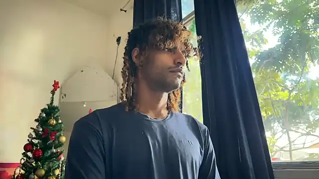 Snapshot of gerson173Hugo chatting on 26, 11, 2025 gerson173Hugo online show from 26, 11, 2025