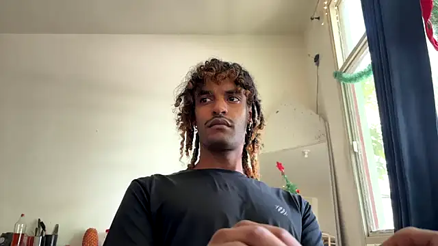 Snapshot of gerson173Hugo chatting on 28, 11, 2025 gerson173Hugo online show from 28, 11, 2025