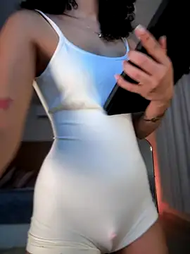 Lianh Benett online show from 9, 9, 2025