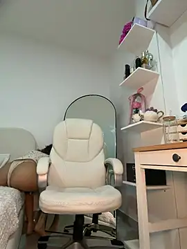 Lianh Benett online show from 1, 5, 2026
