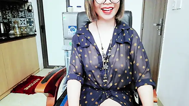 Snapshot of Miu-Le chatting on 11, 11, 2025 Miu-Le online show from 11, 11, 2025