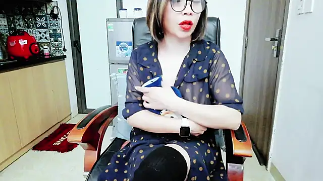 Snapshot of Miu-Le chatting on 27, 11, 2025 Miu-Le online show from 27, 11, 2025