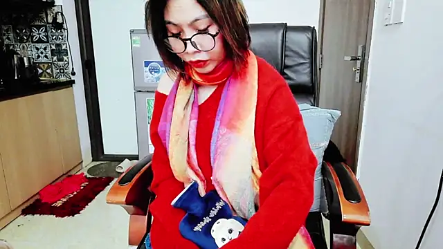 Snapshot of Miu-Le chatting on 15, 12, 2025 Miu-Le online show from 15, 12, 2025