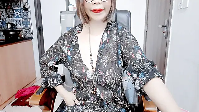 Snapshot of Miu-Le chatting on 18, 12, 2025 Miu-Le online show from 18, 12, 2025