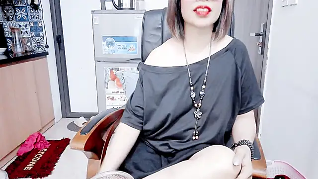 Snapshot of Miu-Le chatting on 21, 12, 2025 Miu-Le online show from 21, 12, 2025