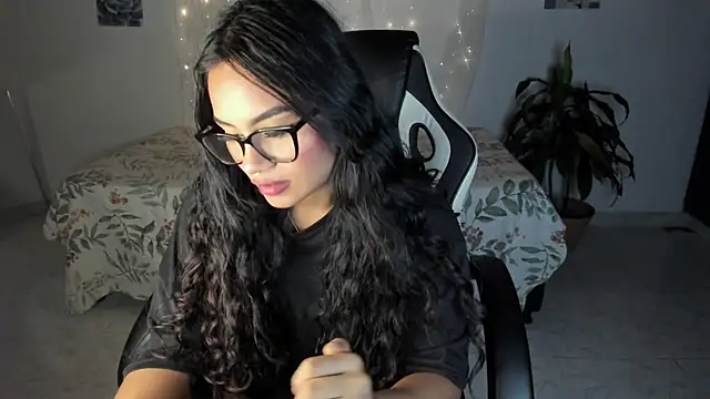 Riana Kean online show from 12, 11, 2025