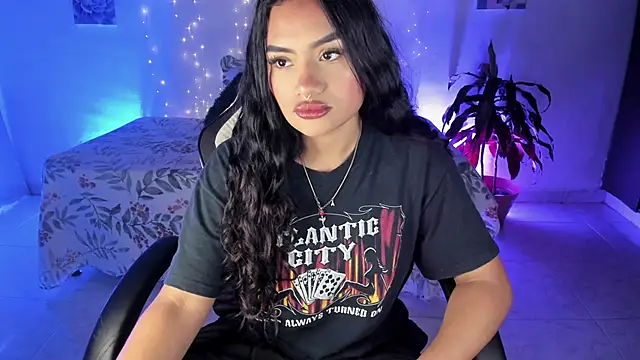 Riana Kean online show from 15, 11, 2025