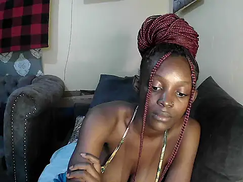 Snapshot of petite_clara24 chatting on 25, 2, 2025 petite clara24 online show from 25, 2, 2025