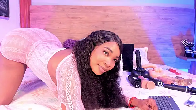 Snapshot of Aliisson_Cruz chatting on 4, 11, 2025 Aliisson Cruz online show from 4, 11, 2025