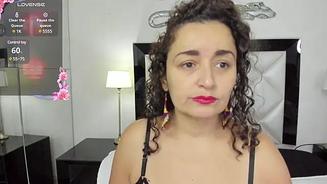 Snapshot of _luna__sweet_ chatting on 2, 2, 2025  luna  sweet  online show from 2, 2, 2025