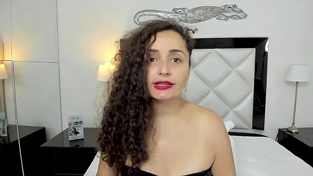 Snapshot of _luna__sweet_ chatting on 5, 3, 2025  luna  sweet  online show from 5, 3, 2025
