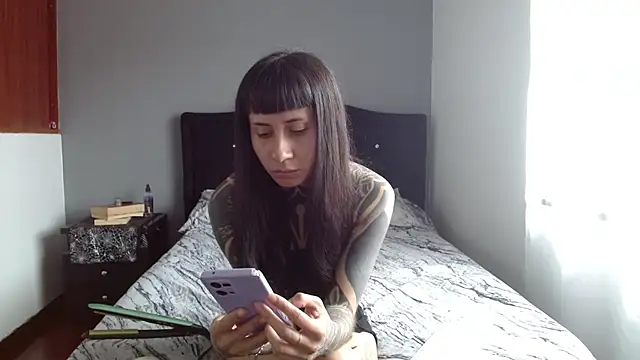 Emilia 1995 online show from 9, 8, 2026
