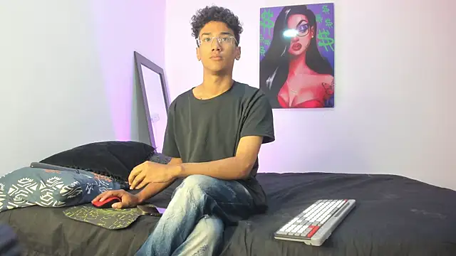 Snapshot of harrytwink18 chatting on 3, 3, 2025 harrytwink18 online show from 3, 3, 2025