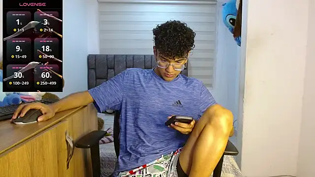 Snapshot of harrytwink18 chatting on 9, 9, 2025 harrytwink18 online show from 9, 9, 2025