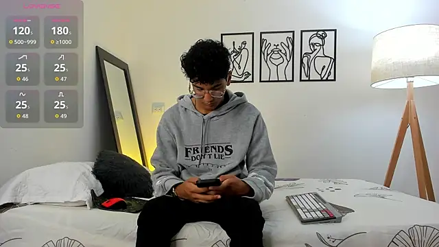 Snapshot of harrytwink18 chatting on 13, 1, 2026 harrytwink18 online show from 13, 1, 2026