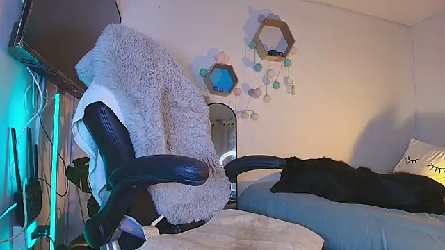 Snapshot of HelennaMoon_ chatting on 12, 11, 2025 HelennaMoon online show from 12, 11, 2025