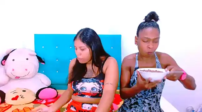 Snapshot of ladypussy69 chatting on 6, 12, 2024 ladypussy69 online show from 6, 12, 2024