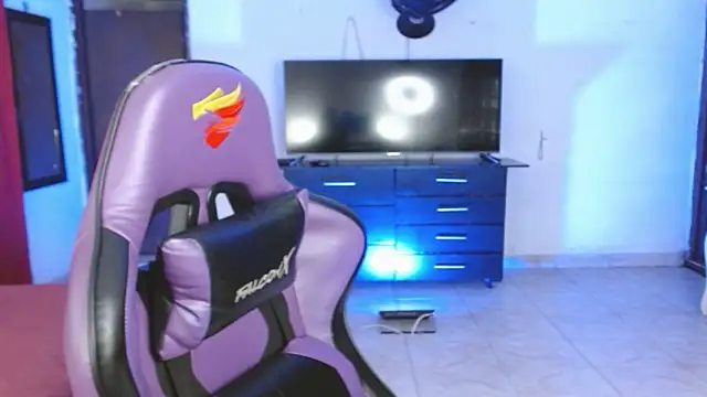 engielphoenis14 online show from 5, 3, 2026