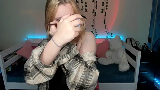 Emily Gin online show from 10, 10, 2025