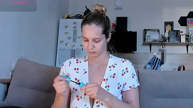 Girl alone home online show from 29, 7, 2026