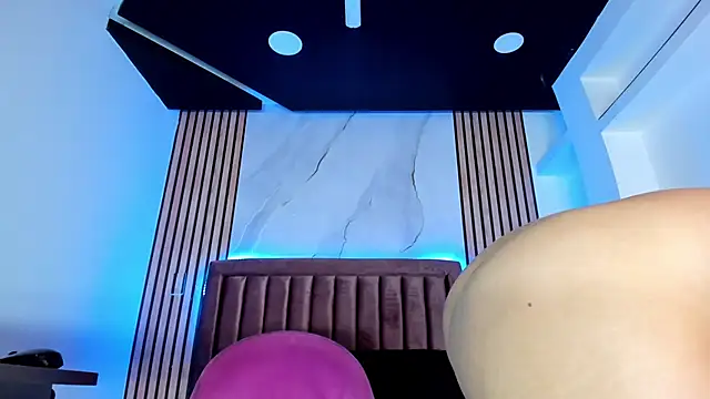 Snapshot of ChloeParkss_ chatting on 4, 2, 2025 ChloeParkss online show from 4, 2, 2025